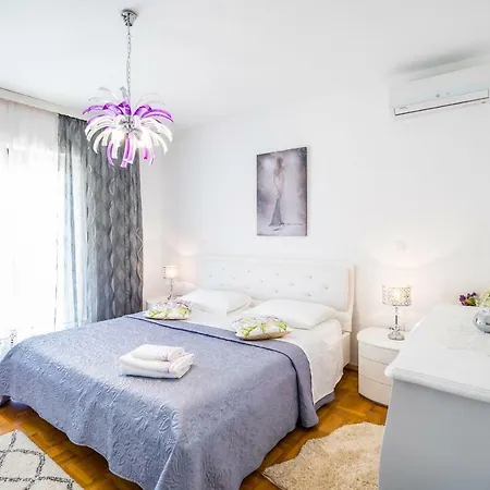 Apartment Comfortable And Modern Holiday Ema Vela Luka
