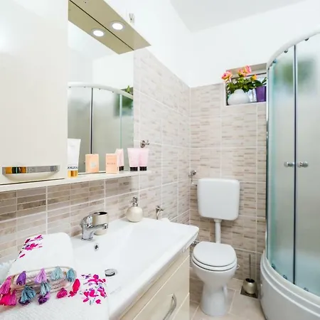 Apartment Comfortable And Modern Holiday Ema Vela Luka
