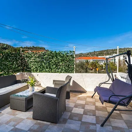Comfortable And Modern Holiday Ema