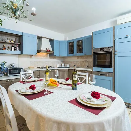 Comfortable And Modern Holiday Ema Apartment *