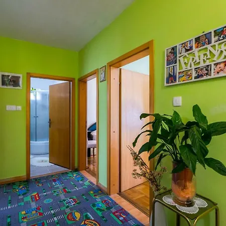 Comfortable And Modern Holiday Ema Apartment
