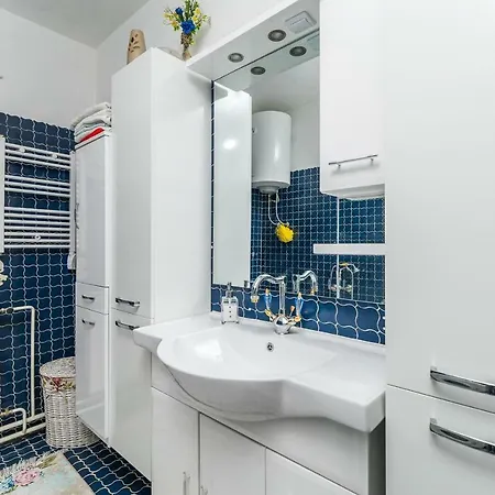 Apartment Comfortable And Modern Holiday Ema