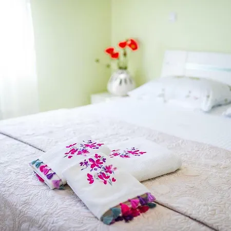 Comfortable And Modern Holiday Ema Apartment *