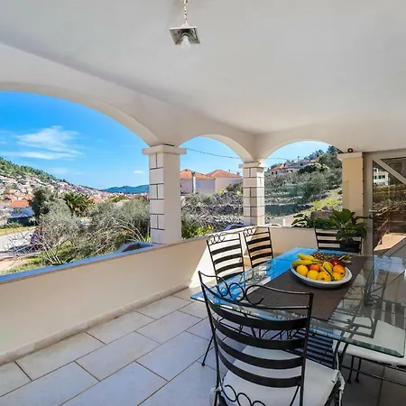 Apartment Comfortable And Modern Holiday Ema Vela Luka